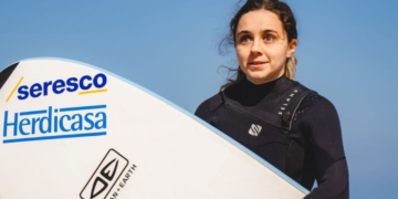 Carmen López, surfista ciega
