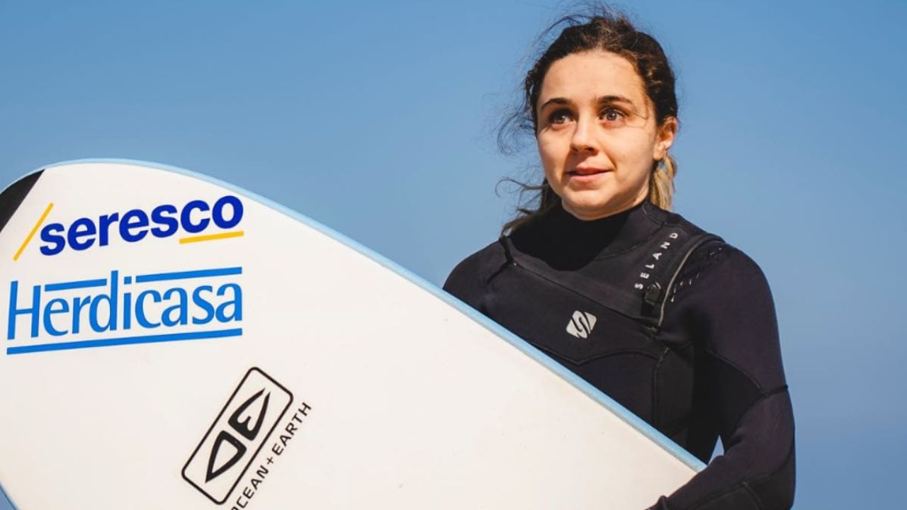 Carmen López, surfista ciega