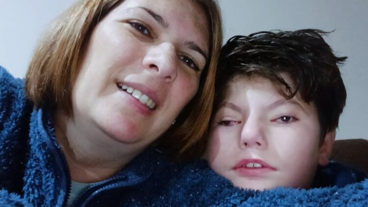 Vanesa y Manuel, madre e hijo unidos en la lucha contra una enfermedad rara