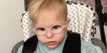 Victoria, una pequeña que convive con una "enfermedad genética ultra rara" desde los 11 meses