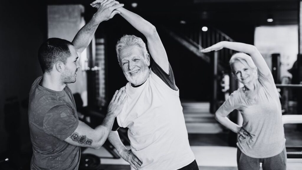 4 ejercicios físicos y actividades ideales para personas mayores de 65 años para ganar más calidad de vida y longevidad