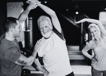 4 ejercicios físicos y actividades ideales para personas mayores de 65 años para ganar más calidad de vida y longevidad