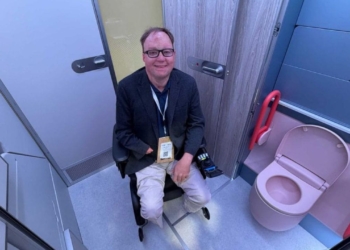 Baño adaptado con cambiador para adultos en aviones
