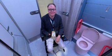 Baño adaptado con cambiador para adultos en aviones