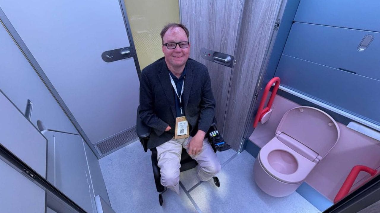 Baño adaptado con cambiador para adultos en aviones