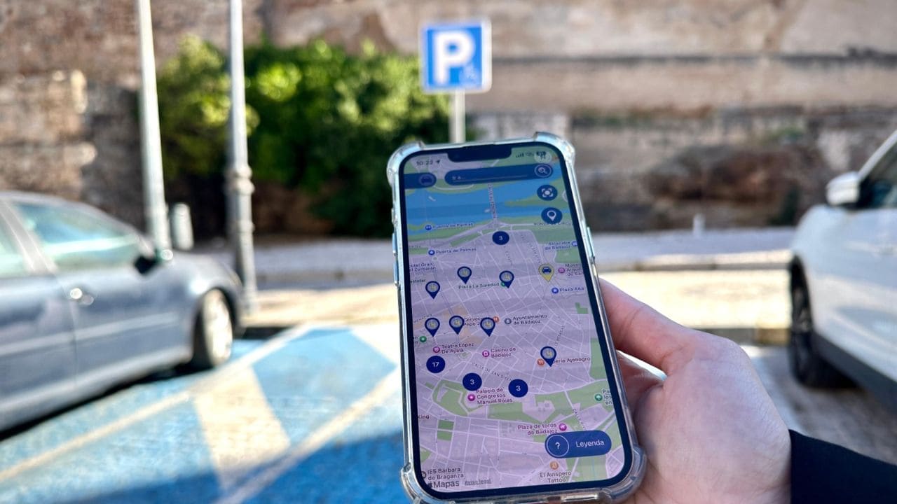 Badajoz, primera ciudad en incorporar una app para facilitar el aparcamiento a personas con movilidad reducida