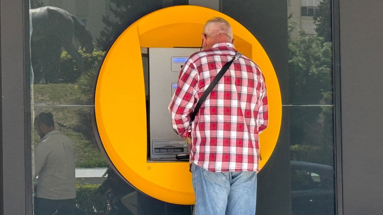 CaixaBank se adelanta a la Seguridad Social y confirma el día de pago de las pensiones en abril de 2026 al día 24