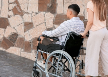 Claves para acompañar a una persona con discapacidad sin invadir su espacio