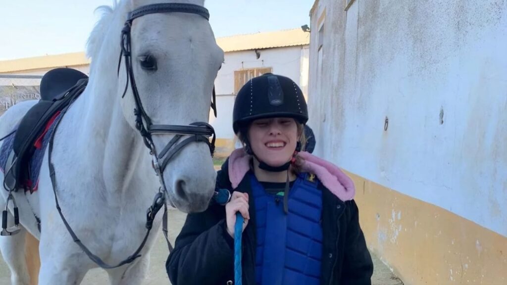 Cristina Landete, primera jinete con sordoceguera en España que supera barreras a través de la hípica