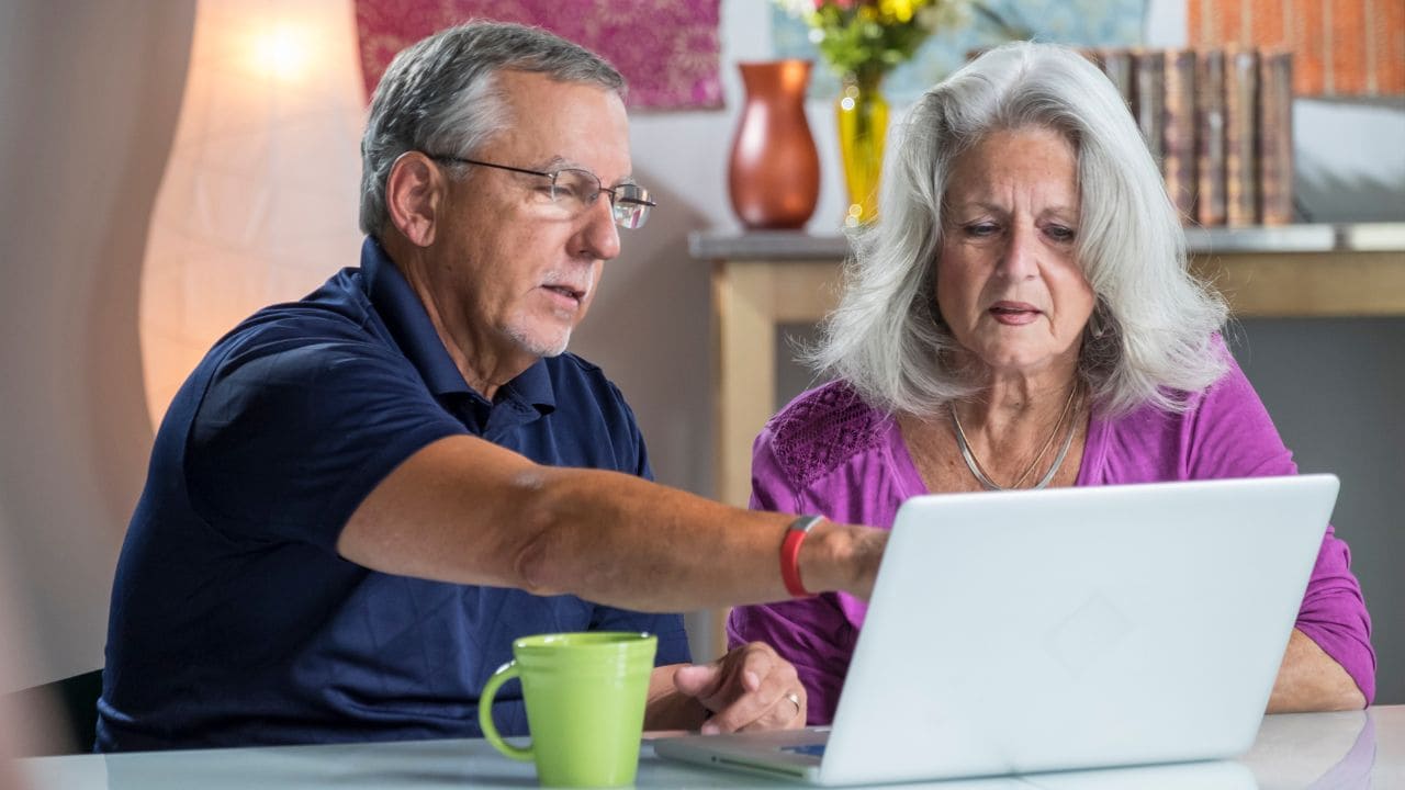 Deducciones a favor de personas mayores de 65 años en Madrid