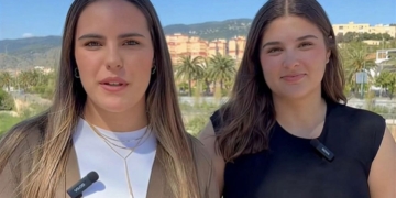Dos jóvenes de Málaga devuelven una cartera con 1.332 euros que pertenecían a personas con discapacidad