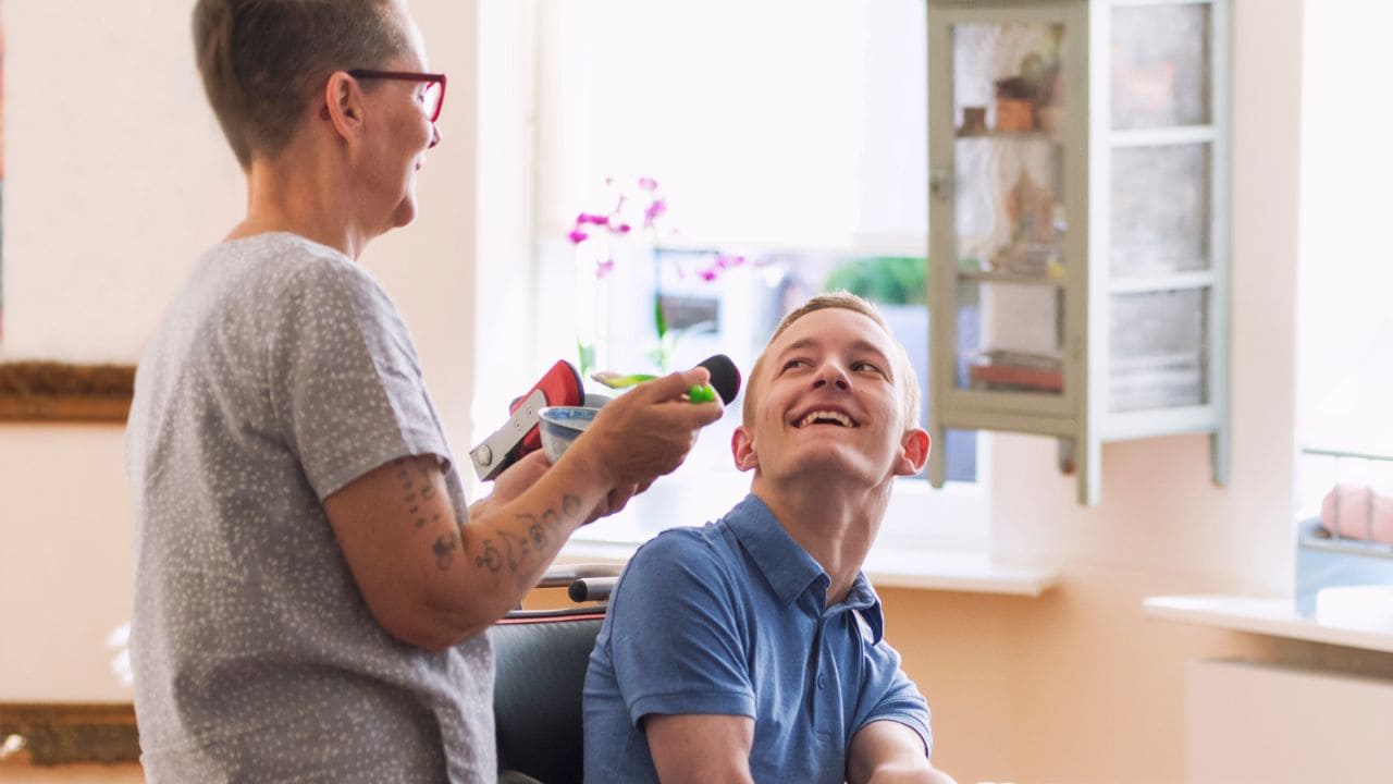 El cambio de postura, un factor determinante en personas con parálisis cerebral en la edad adulta