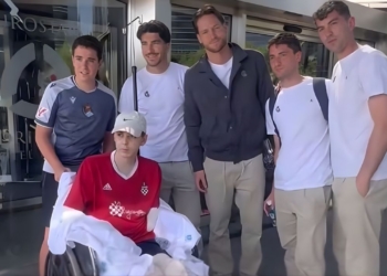 El detalle de la Real Sociedad con un joven aficionado que perdió las dos piernas y un brazo por una meningitis