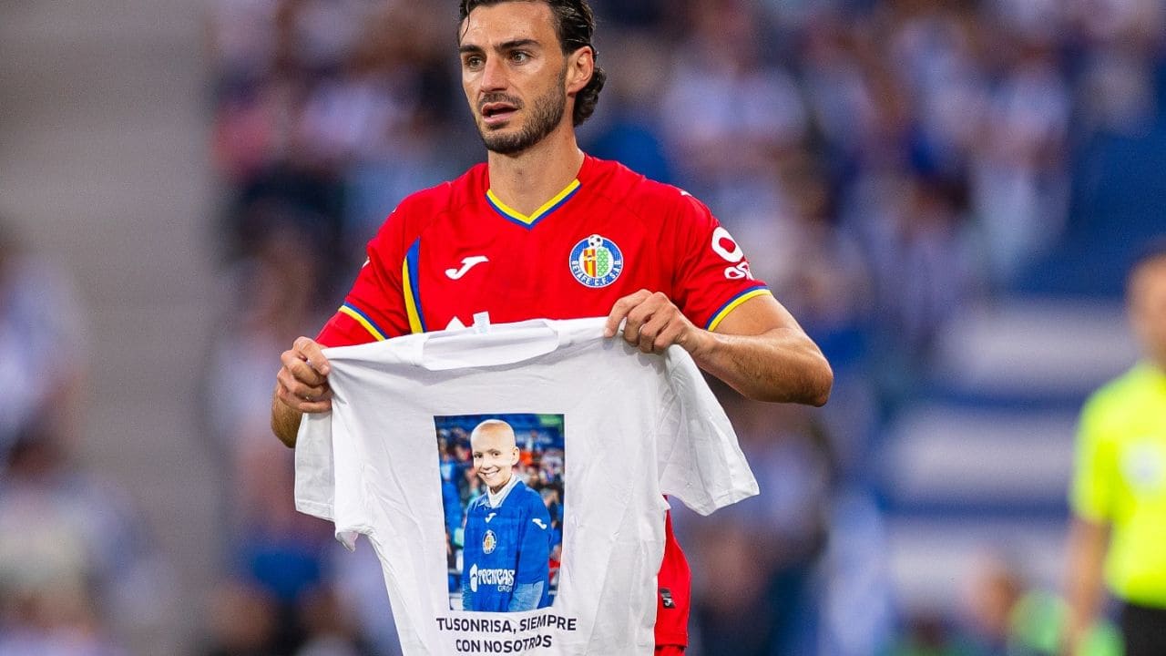 El emotivo recuerdo del Getafe CF a María Caamaño, una niña de 13 años que ha fallecido a causa de un cáncer infantil