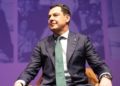 Juanma Moreno, presidente de la Junta de Andalucía familia numerosa