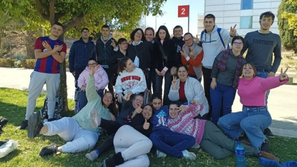 La Fundación ONCE lanza una iniciativa para crear espacios de convivencia entre jóvenes con discapacidad intelectual