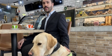 La ONCE confirma que los perros guía pueden acceder a todos los lugares de uso público con personas ciegas