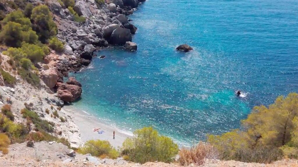 La cala de la Doncella a solo 50 minutos de Málaga que no te puedes perder este verano