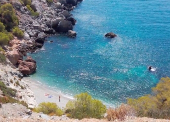 La cala de la Doncella a solo 50 minutos de Málaga que no te puedes perder este verano