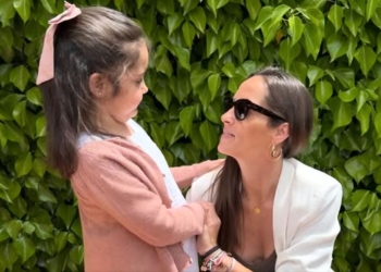 La 'eterna sonrisa' de Martita, la mejor aliada de una niña de 7 años con un tumor cerebral