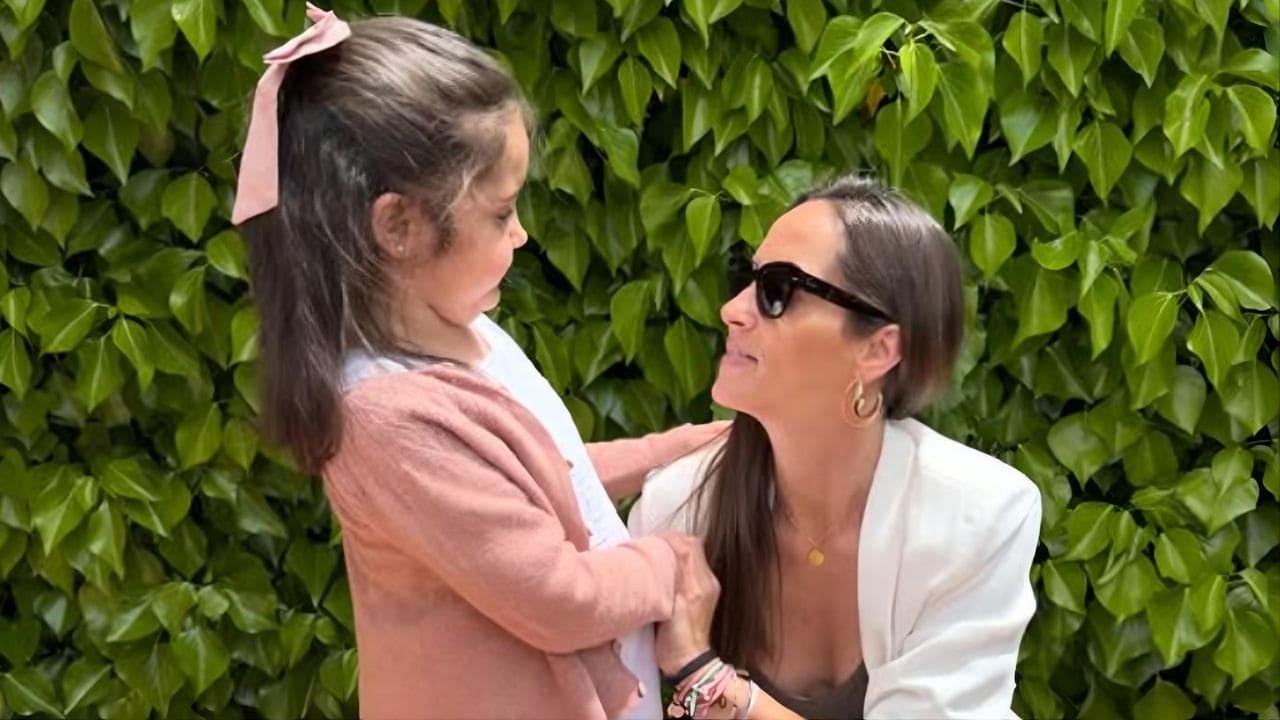 La 'eterna sonrisa' de Martita, la mejor aliada de una niña de 7 años con un tumor cerebral