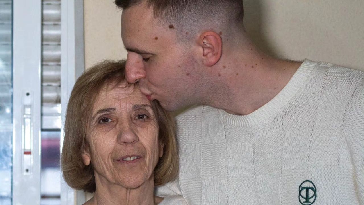 Un año de convivencia con Alzheimer: la experiencia de Luis tras el diagnóstico de su madre