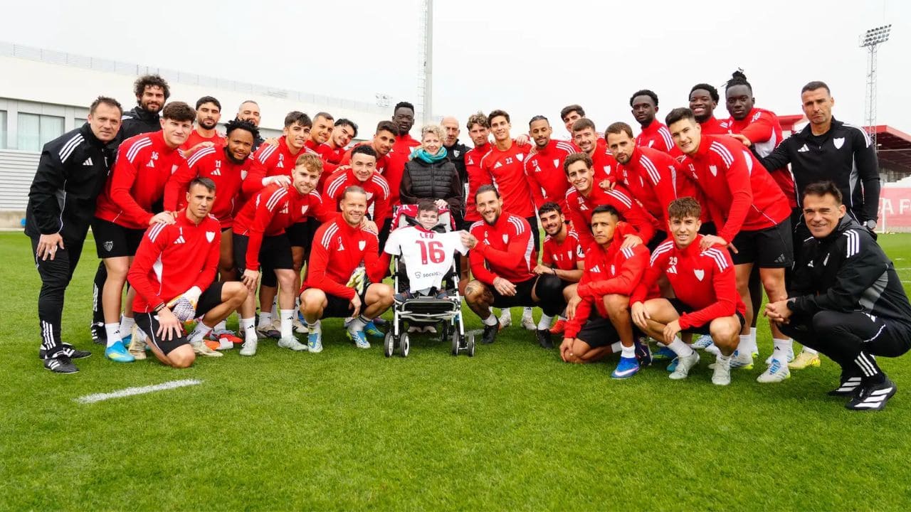 La emotiva Charla de Leo a los jugadores del Sevilla FC: "La Piel de Mariposa es muy dura; pasas dolor todos los días"