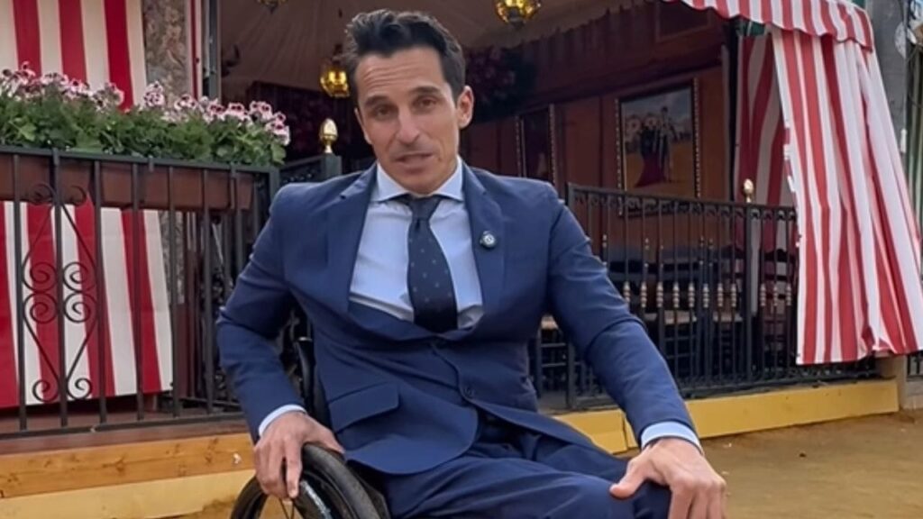 Pablo Tovar muestra los pros y contras de ir a la Feria de Sevilla en silla de ruedas