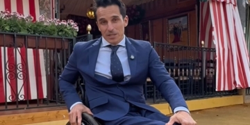 Pablo Tovar muestra los pros y contras de ir a la Feria de Sevilla en silla de ruedas