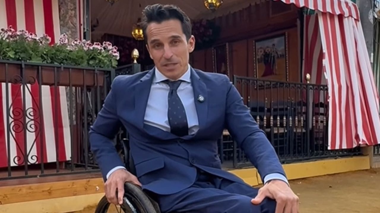 Pablo Tovar muestra los pros y contras de ir a la Feria de Sevilla en silla de ruedas