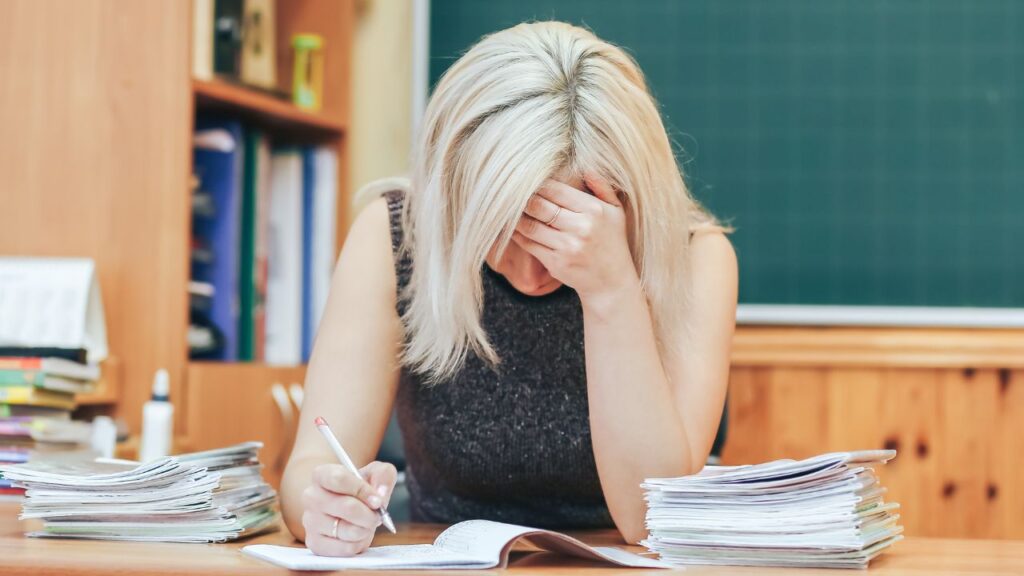El INSS retira la incapacidad permanente a una profesora a pesar de haber empeorado