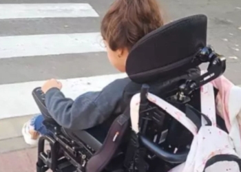 Roban la silla de ruedas eléctrica de una niña de 9 años y 73% de discapacidad