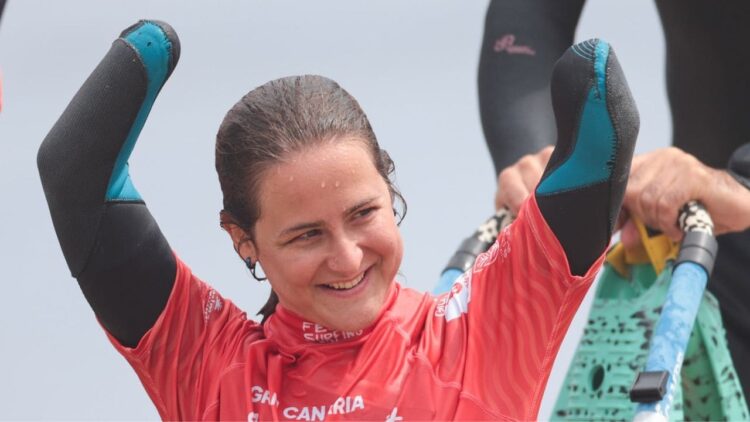 Sarah Almagro, surfista española con discapacidad, crea su propia marca de ropa por falta de patrocinios