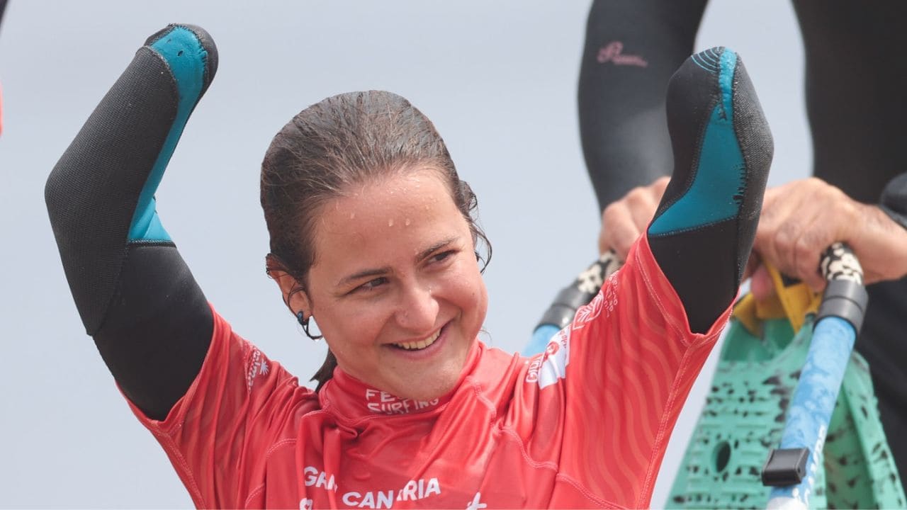Sarah Almagro, surfista española con discapacidad, crea su propia marca de ropa por falta de patrocinios