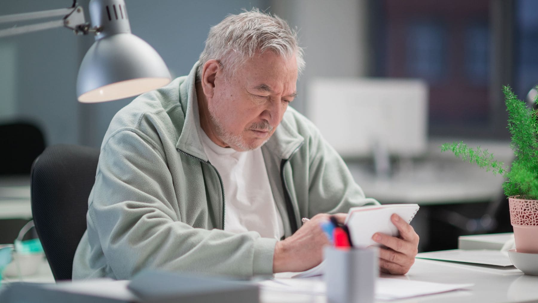 El subsidio de los 52 años se apaga el día que llega la jubilación: por qué conviene calcular antes si compensa esperar