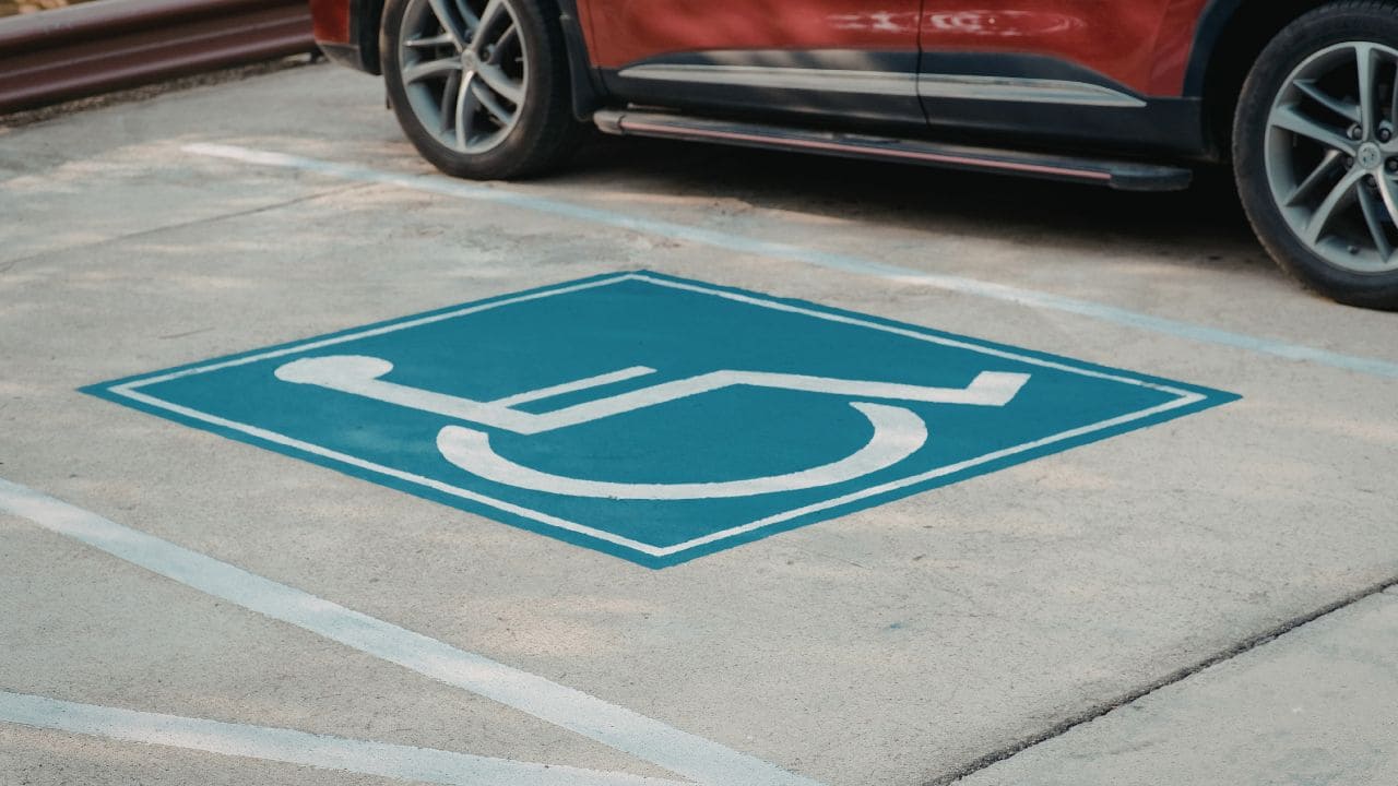 'Titularísimos', una aplicación que permite encontrar plazas PMR disponibles cerca de ti en tiempo real