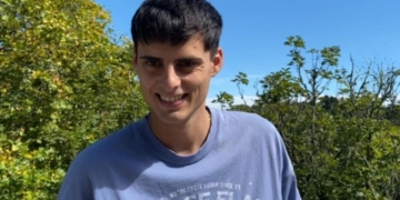 Adrián Fernández enseña a vivir y convivir con el cáncer