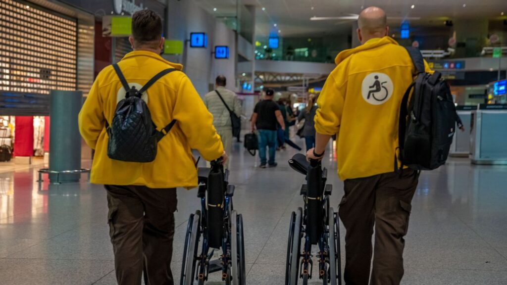 Cómo solicitar el servicio de asistencia PMR en el aeropuerto para viajar en avión en España