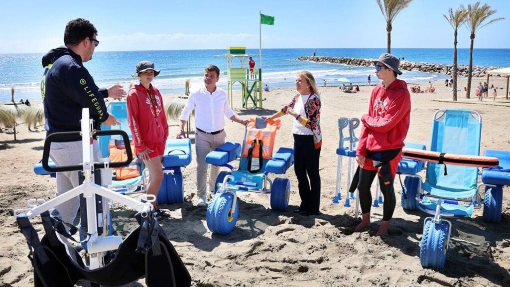 Nuevos puntos de baño asistido en las playas de Marbella