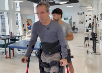 Rehabilitación de Benoit con el exoesqueleto ABLE lesión medular