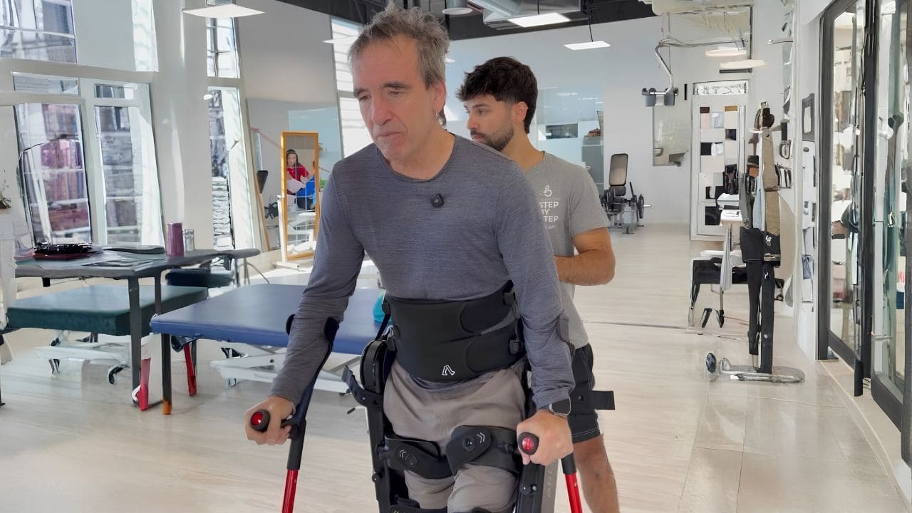 Rehabilitación de Benoit con el exoesqueleto ABLE lesión medular