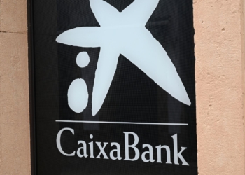 CaixaBank ofrece una Smart TV Samsung y un año de Movistar Plus+ a nuevos clientes que domicilien su nómina