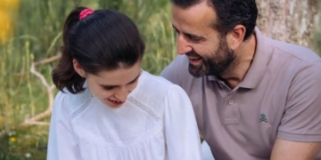 'Cómo aprender de la discapacidad de tu hijo', el libro de un padre que lidia con la enfermedad de su hija