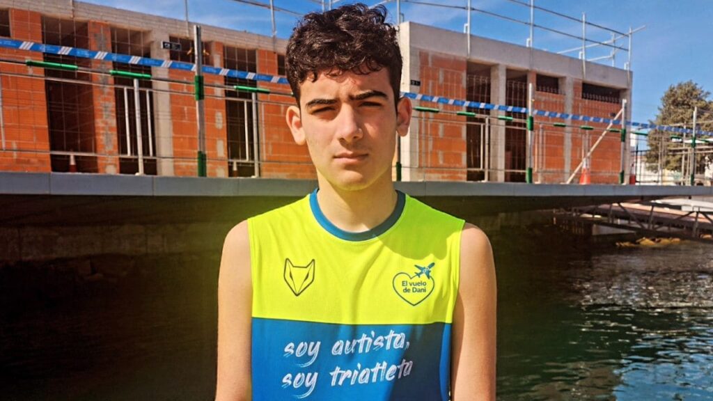 Dani, triatleta de 15 años con un diagnóstico de autismo severo