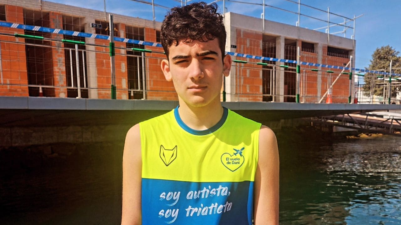 Dani, triatleta de 15 años con un diagnóstico de autismo severo