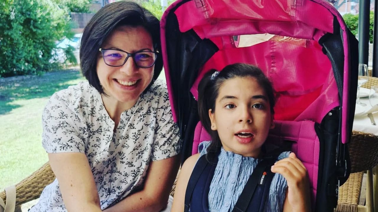 El amor de una madre por su hija como impulso a la visibilidad del síndrome de Rett