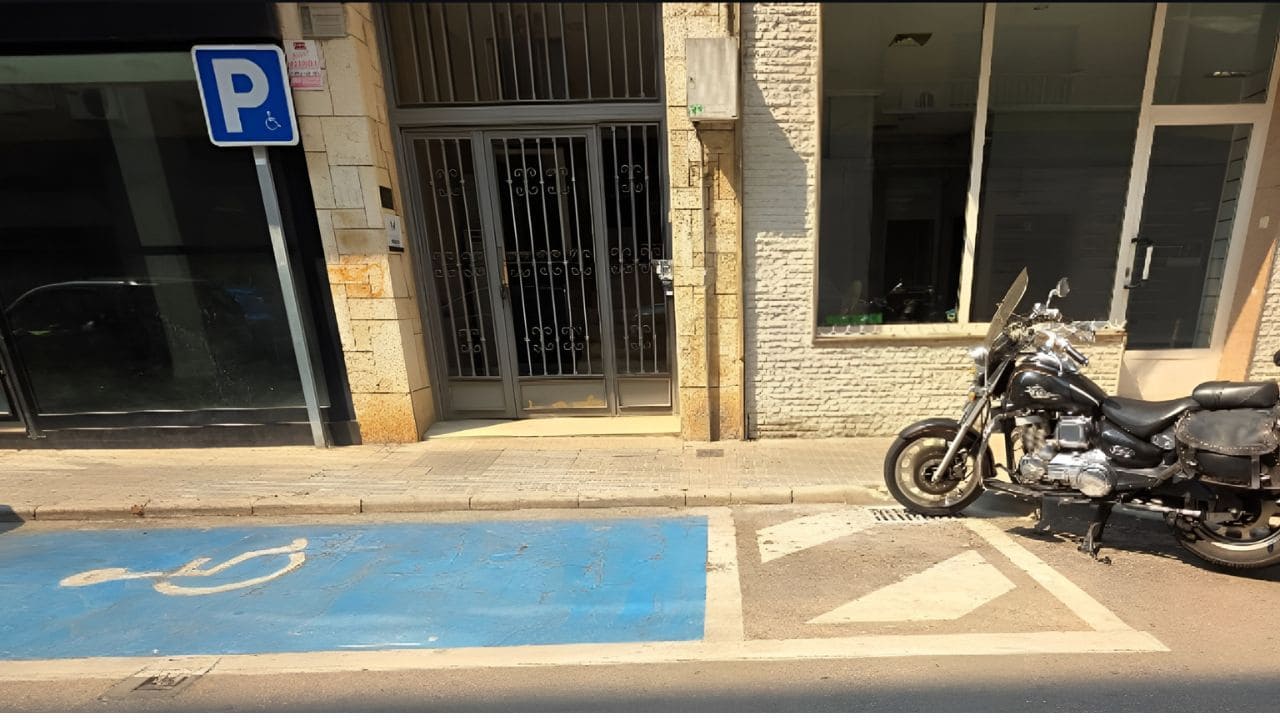 FAMMA exige medias urgentes ante la ocupación indebida de accesos PMR