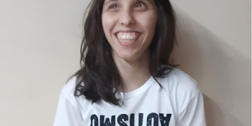 Iara, cómica con ceguera y autismo