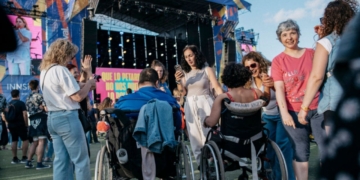 'Impulsa Igualdad' organiza el viaje a 'CoolturalFest' para personas con discapacidad
