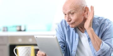 La accesibilidad digital, un reto pendiente para la inclusión de personas mayores con sordera
